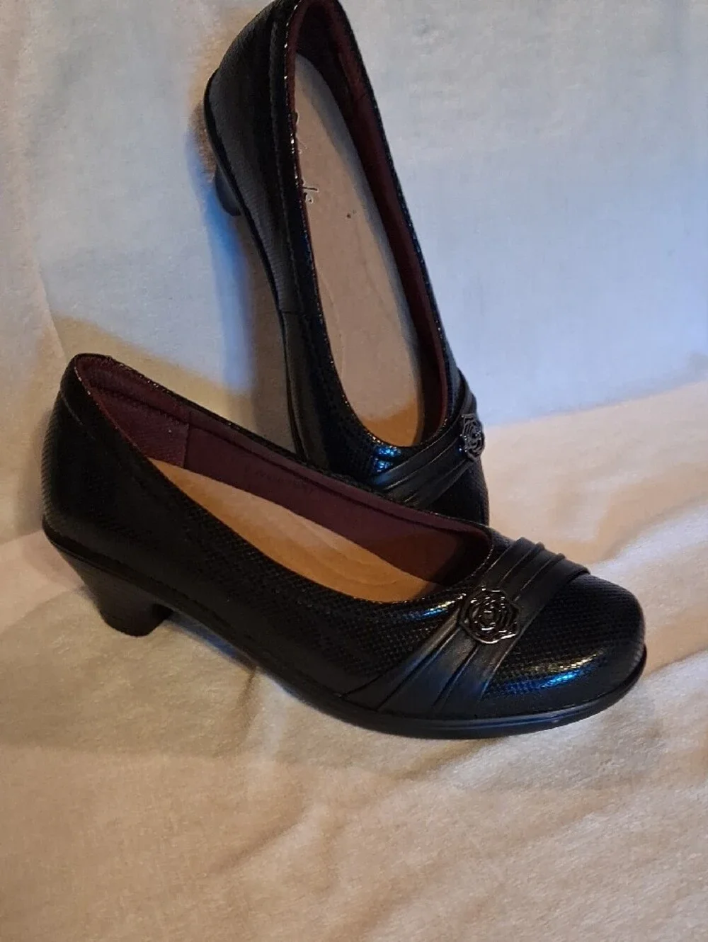 orthaheel Black Low Heel Women's Dress Pumps with Rose Accent Size 10 1/2D